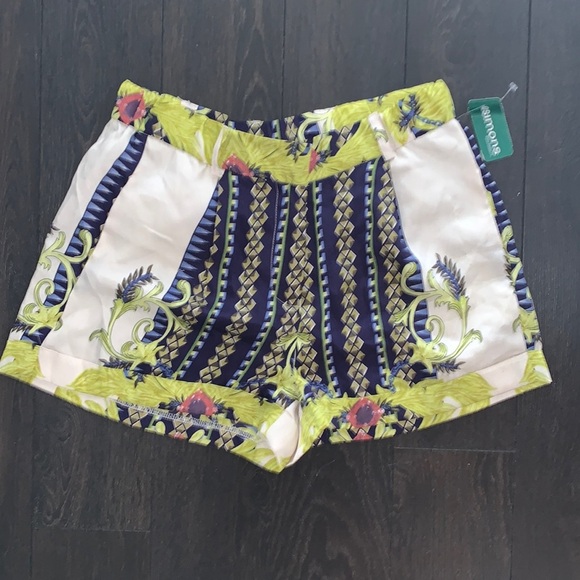 NWT Print satiny shorts - Picture 3 of 14